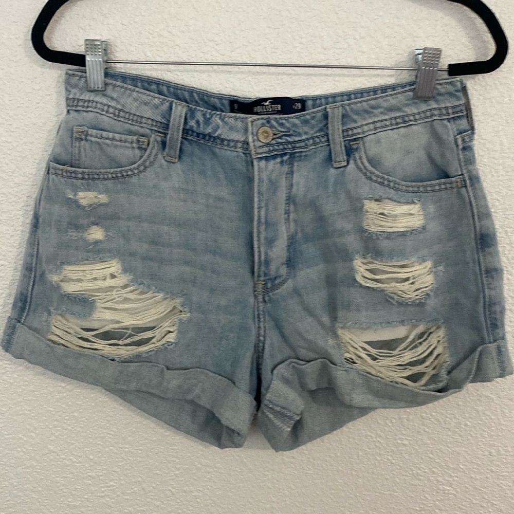 Hollister- high rise mom short 3”- Light Wash- distressed- roll over- Size 29